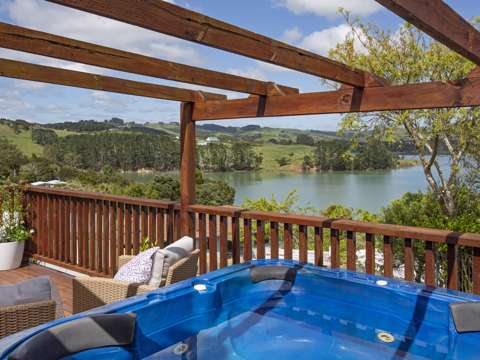 Raglan 3房  Stunning Water Views