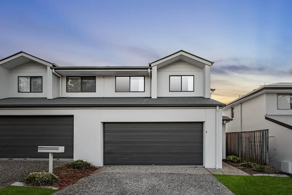 Richlands 3Moenga Spacious Corner Townhouse with Side Access in a Prime Richlands Location - Call Sam Maleki