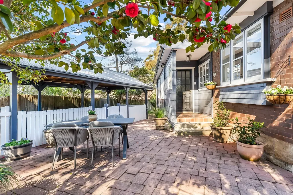 Epping 4બેડરૂમ 900m to station, whisper quiet, no train noise - develop or move in