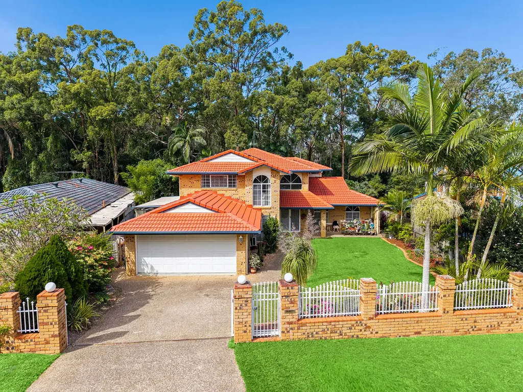 Runcorn 5Zimmer Grand Family Living on a Rare 924m² - Space, Privacy & Lifestyle