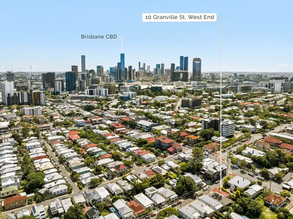 West End 3房 West End核心地段 281平米地块 宽敞后院 两车位 主街近享 领先学区步行达 温馨起居 三房相连 时尚木镶板厨房 浴缸卫浴 花园儿童乐园 储物空间充足 Entry Level Cottage - Central West End