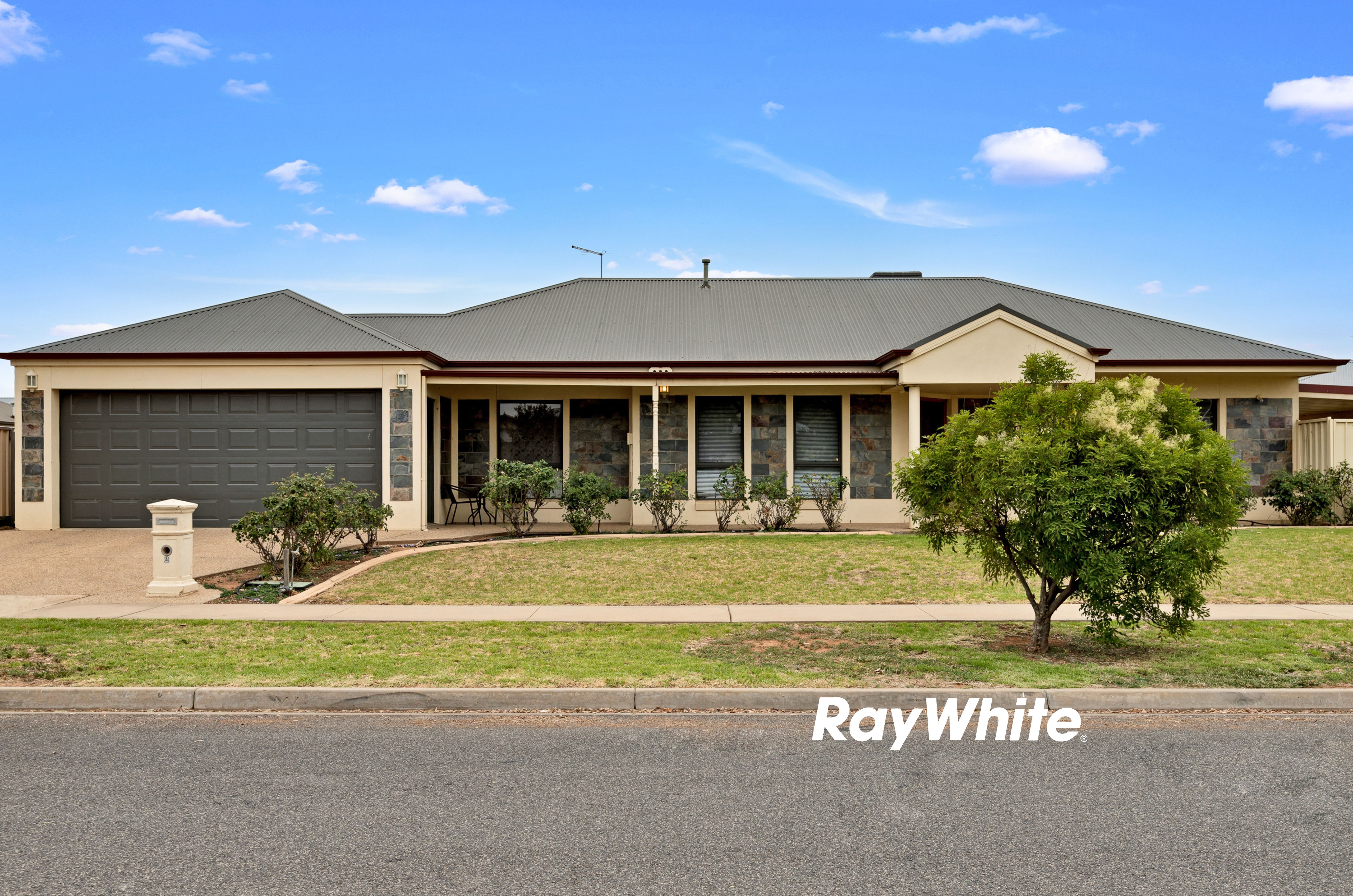 2 CANTERBURY DR, MILDURA VIC 3500, 0 habitaciones, 0 baños, House