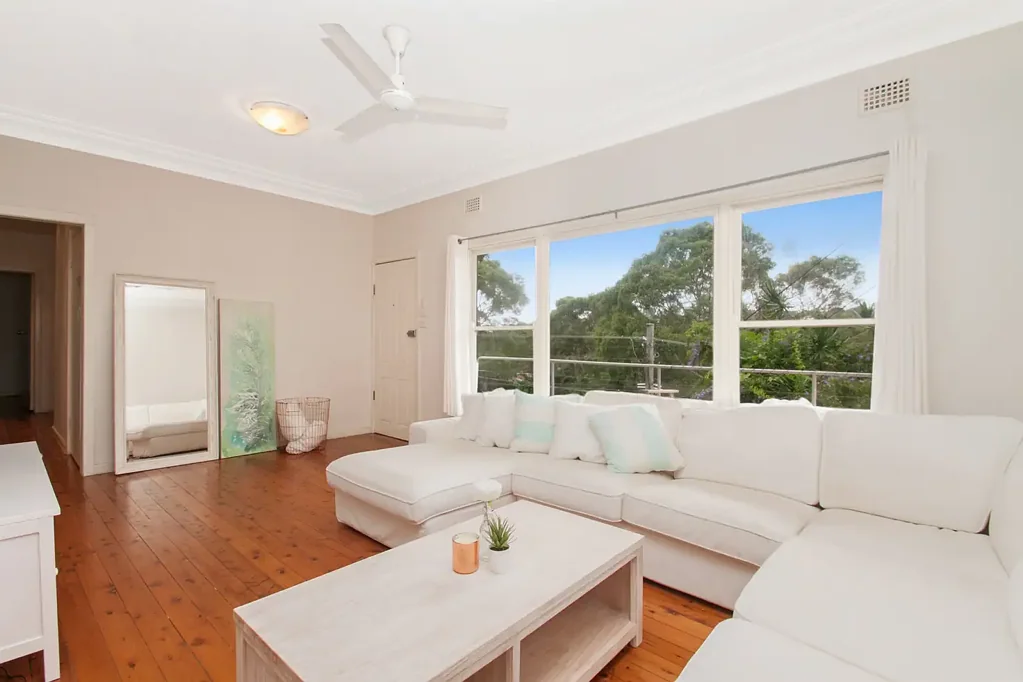 Pet Friendly Three Bedroom Upper Duplex with private Enclosed Yard