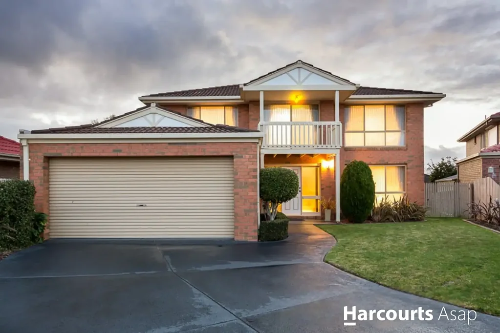 Narre Warren 5房 宽敞设计精良 5卧3生活区 水疗浴缸 带厨房吧台 管道供暖&空调 双车库&车道 孩童乐园&户外休闲区 位于繁华区域 邻近购物中心&学校 现代家庭生活体验 Perfect Family Home with 3 LIVING AREAS!