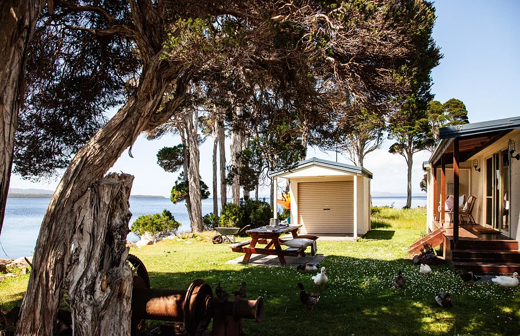 Strahan 1ห้องนอน A BEAUTIFUL TASMANIAN WATERFRONT RETREAT