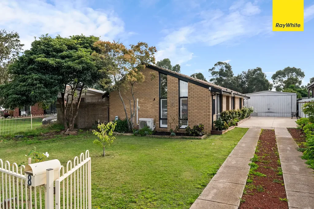 QUIET LOCATION WITH LARGE GARAGE!