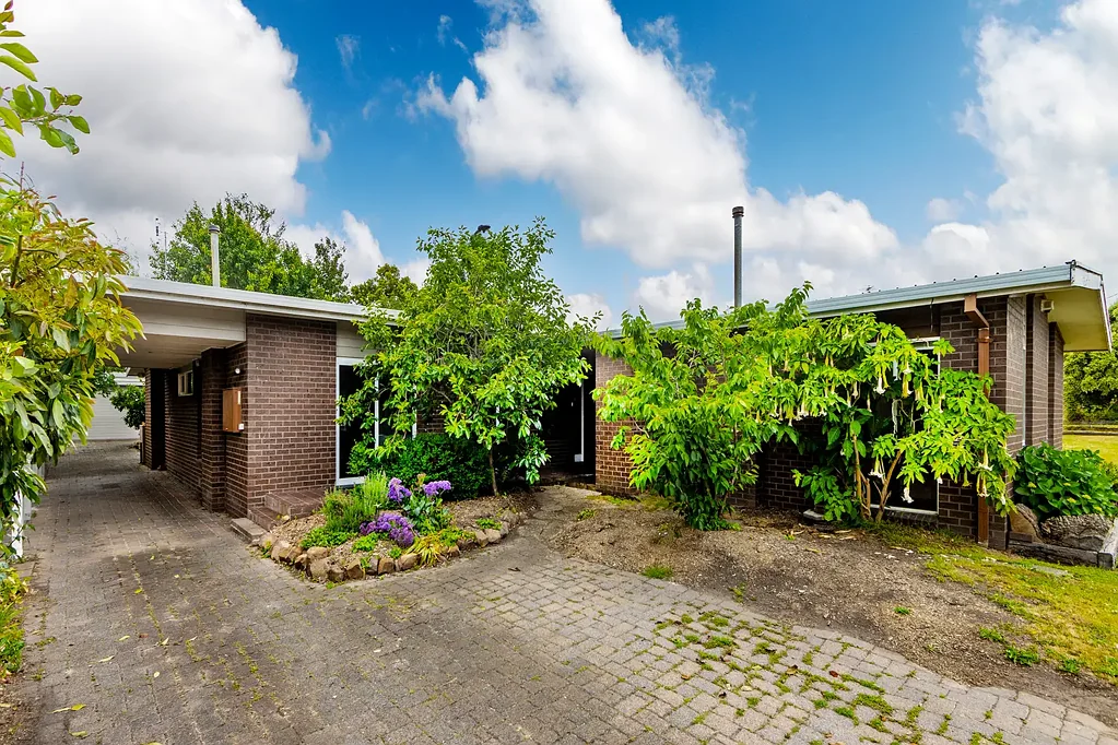 Sale 5 Bedroom Prime Location, Dual Occupancy with Income Opportunity