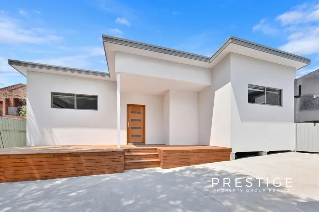 Modern 2-Bedroom Rear Property in Quiet Location - Entry through Bridge Street