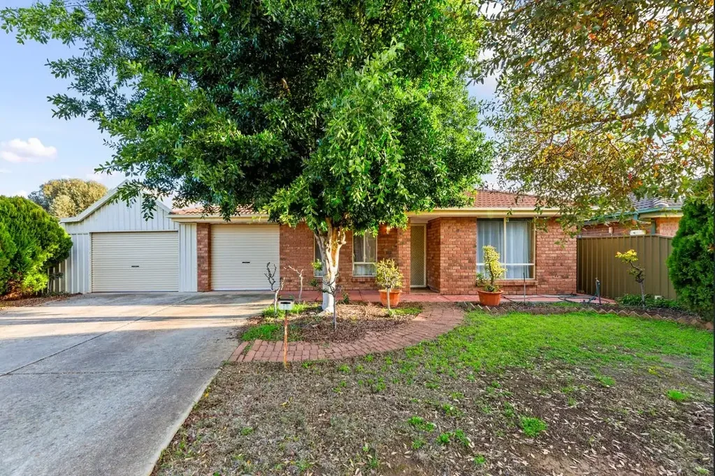 Spacious Family Living with Double Garage & Huge Entertaining Area