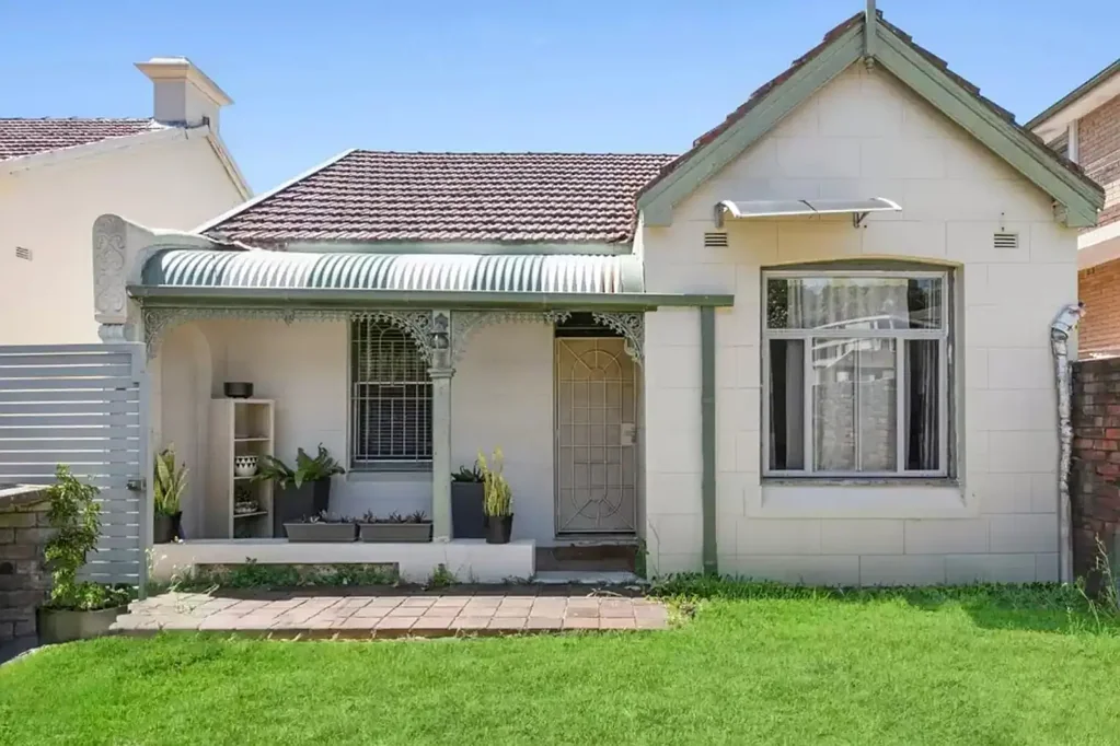 Summer Hill 4部屋 Solid Home on approx. 626sqm of Land Boasting Opportunity