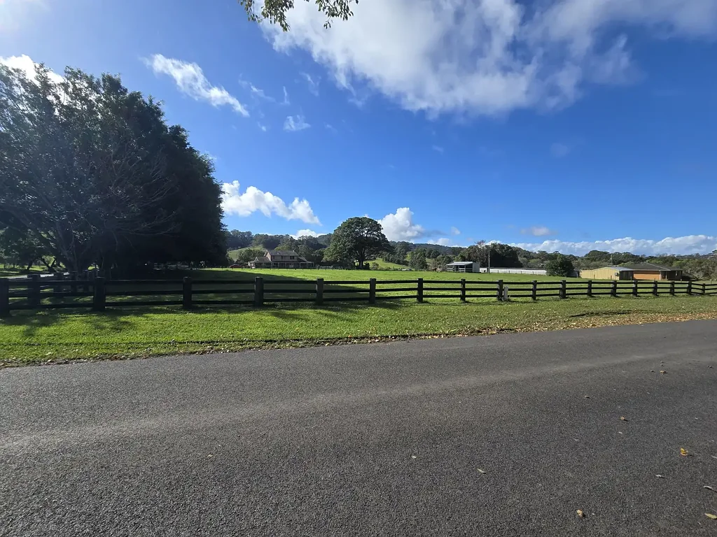 Bonville 4 Bedroom POTENTIAL PLUS - "The BEST Level 5 Acres In BONVILLE"
