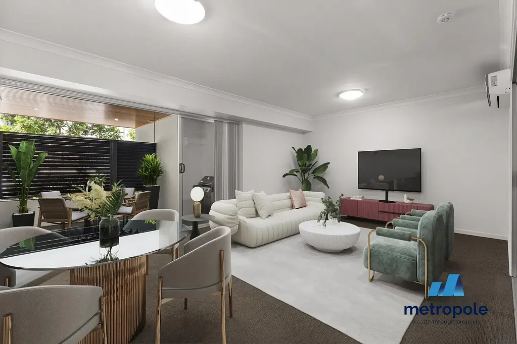 GROUND FLOOR, MODERN APARTMENT!