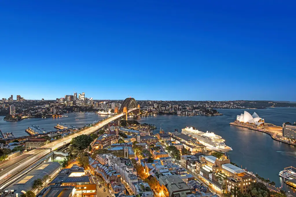 Sydney 3침실 Presenting an Unrivaled, Fully Renovated, Three Bedroom Apartment with Stunning Unobstructed Iconic Harbour Views.