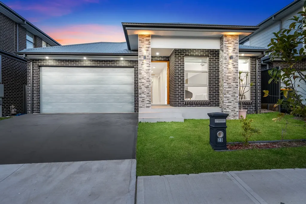 Marsden Park 4ห้องนอน Brand-New Modern Family Home in Prime Melonba Location