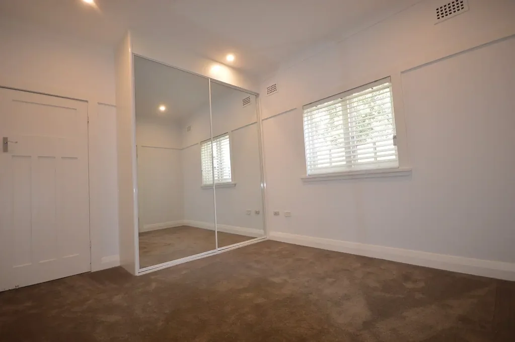 2x Oversized One Bedroom Apartmenst with Sunroom