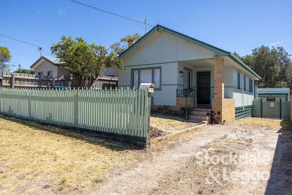 102 Sixth Avenue, Rosebud, VIC 3939