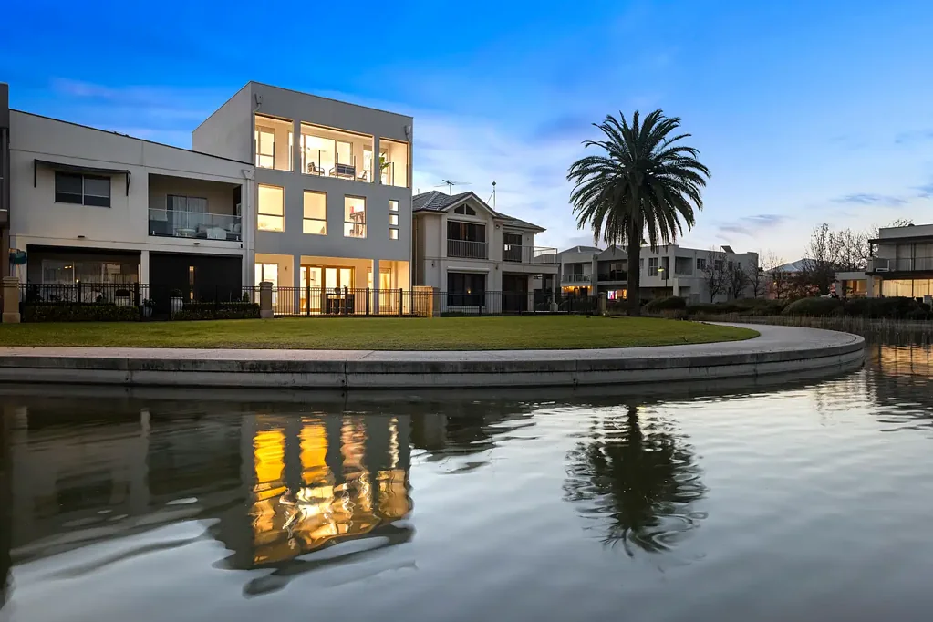 Mawson Lakes 5部屋 Lakefront Luxury In The Bridges!