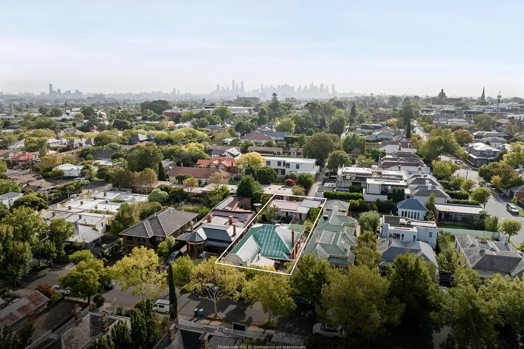 Kew 8 Slaapkamer Versatile Large Family Home with extra Cottage on 738sqm