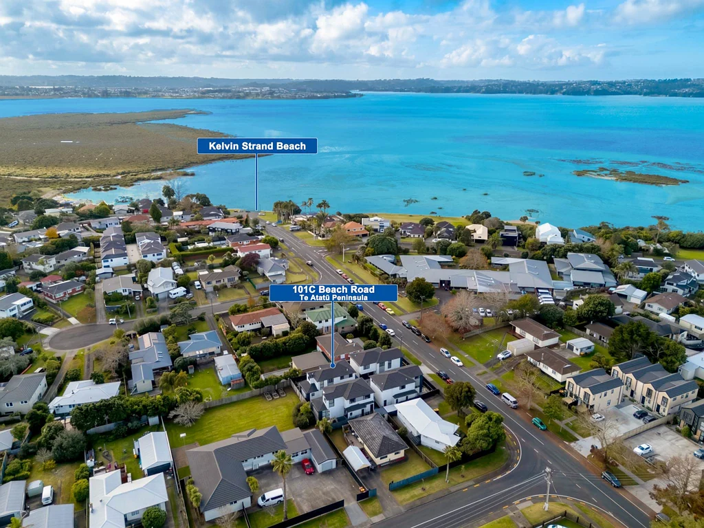 Te Atatu Peninsula 4 Bedroom Walk to the Waterfront  Sun-Filled Comfort