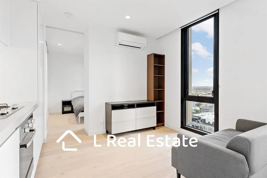 Fully Furnished 2-Bedroom Apartment in the Heart of Melbourne