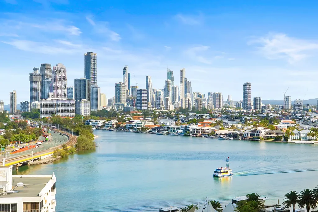 Southport 2Kwarto Elevated Living, Expansive Views & Indoor–Outdoor Versatility
