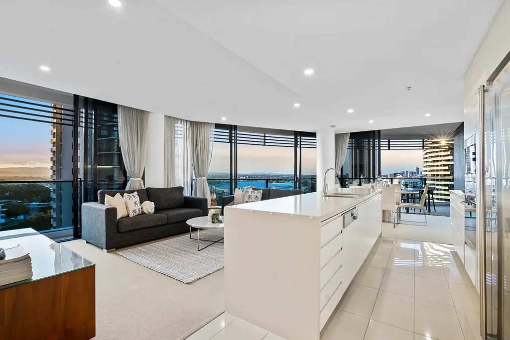 21102/21 Elizabeth Avenue, Broadbeach, QLD 4218