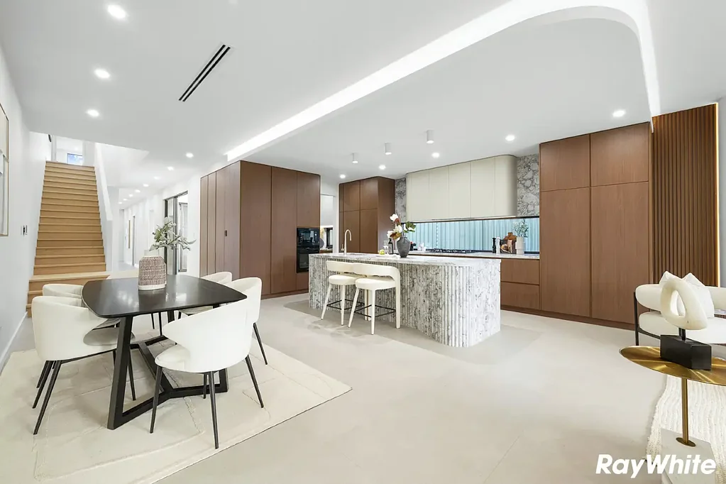 North Ryde 5Kwarto Luxurious new double brick home on prized street