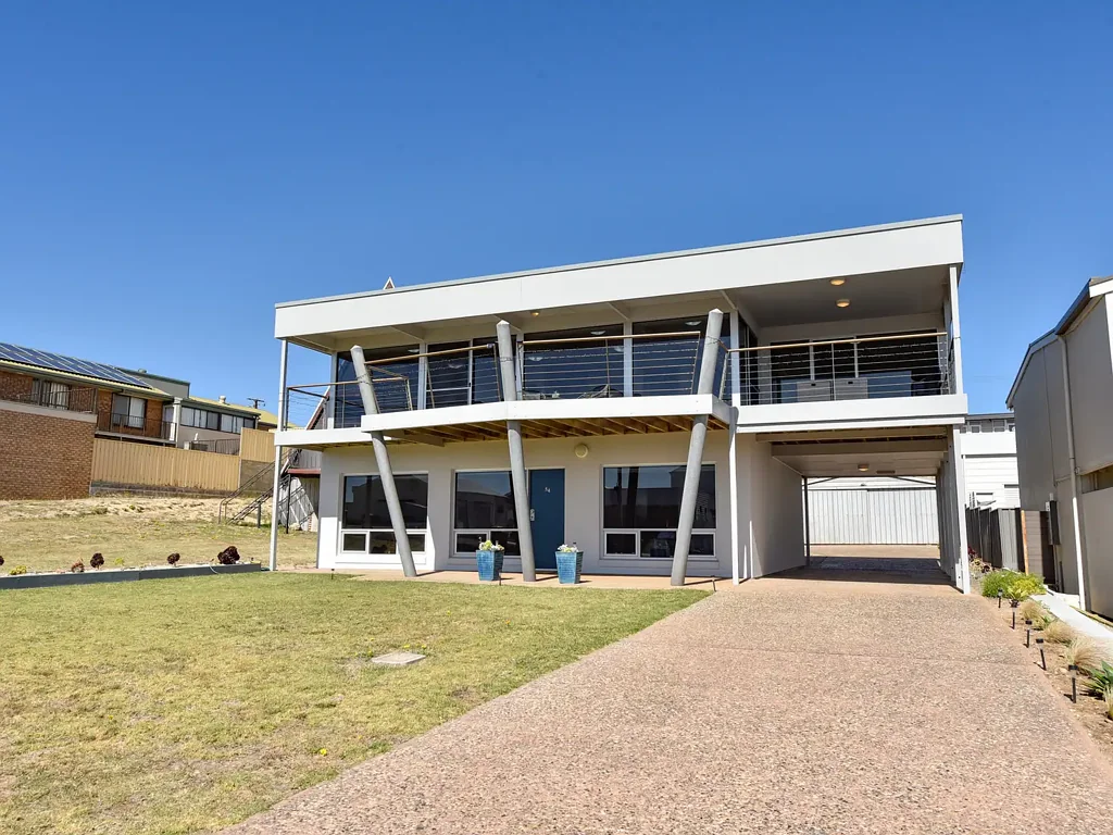 Beachport 5 Bedroom An Iconic Coastal Masterpiece with Rivoli Bay Views