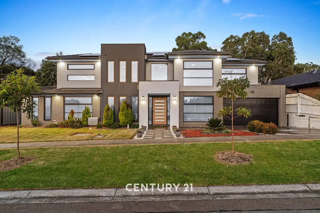 Narre Warren 5房 双层奢宅 5卧2主卧套 豪华厨房 石制台面 超大岛台 多功能空间 中央地段 家人首选 Sophisticated Double Storey Residence with Dual Master Suites!