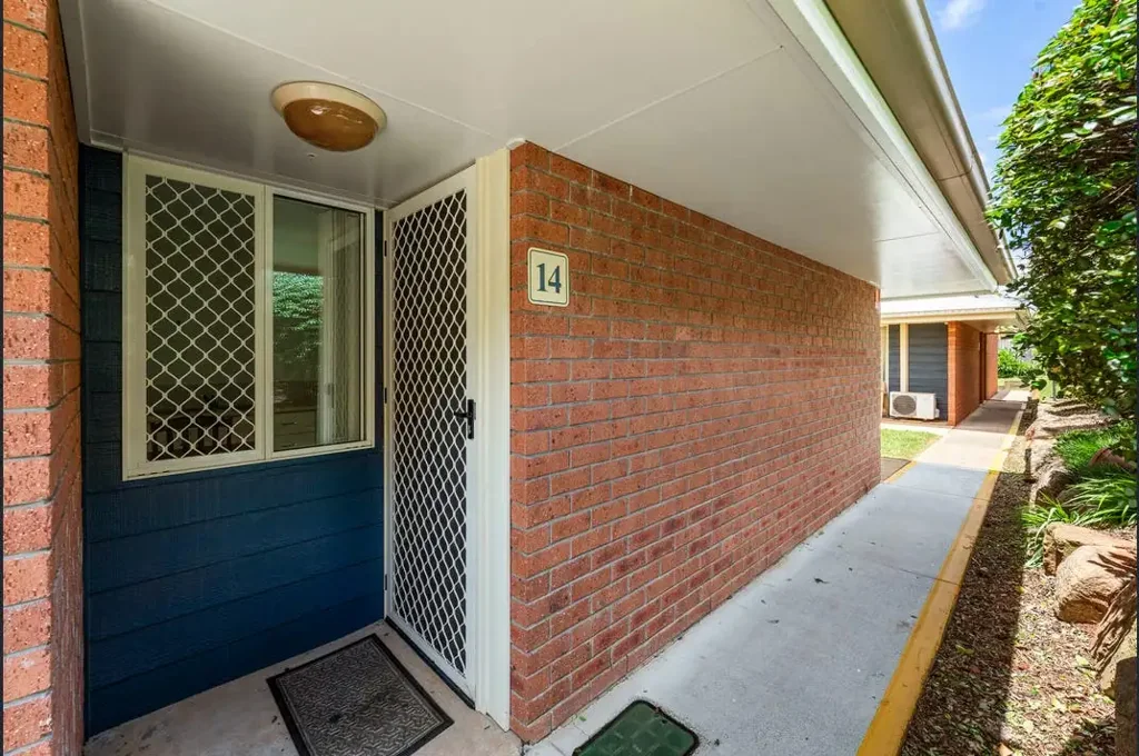 LOW-MAINTENANCE LIVING IN OVER 55S VILLAGE IN OXFORD CREST