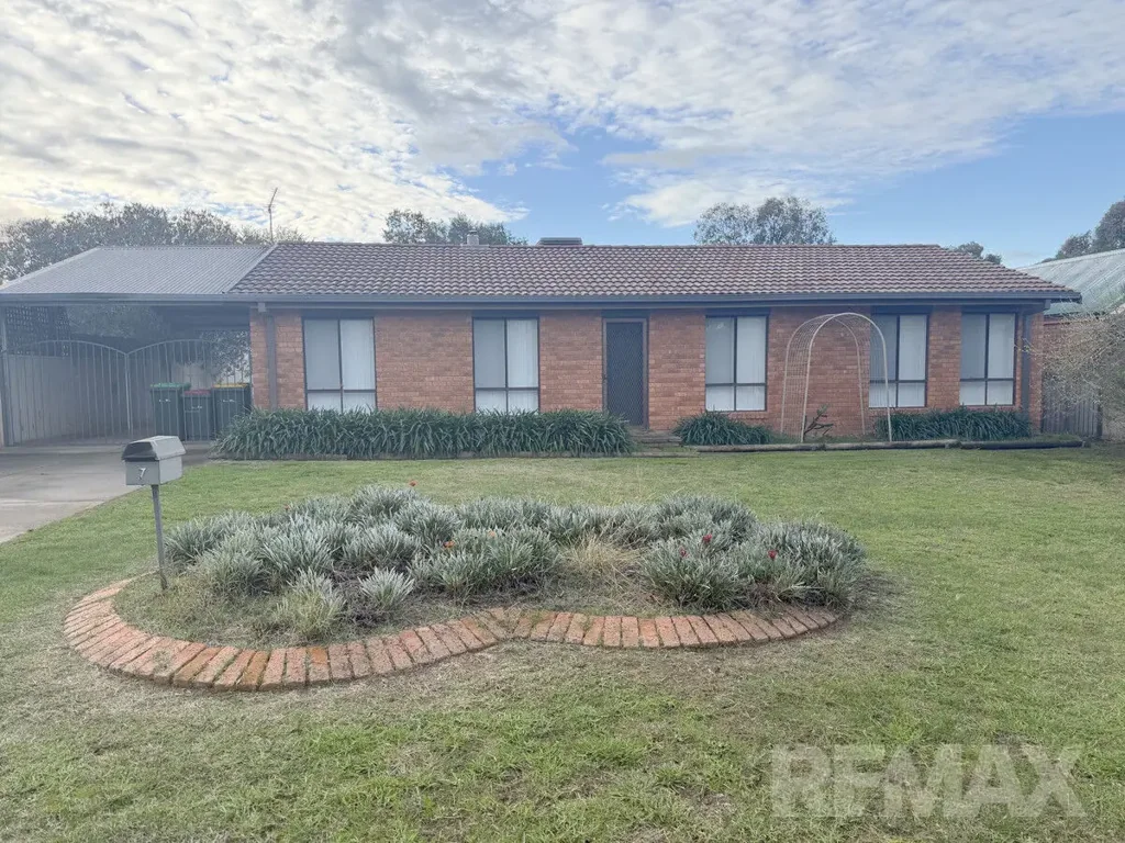 Freshly Updated Family Home with Huge Outdoor Space