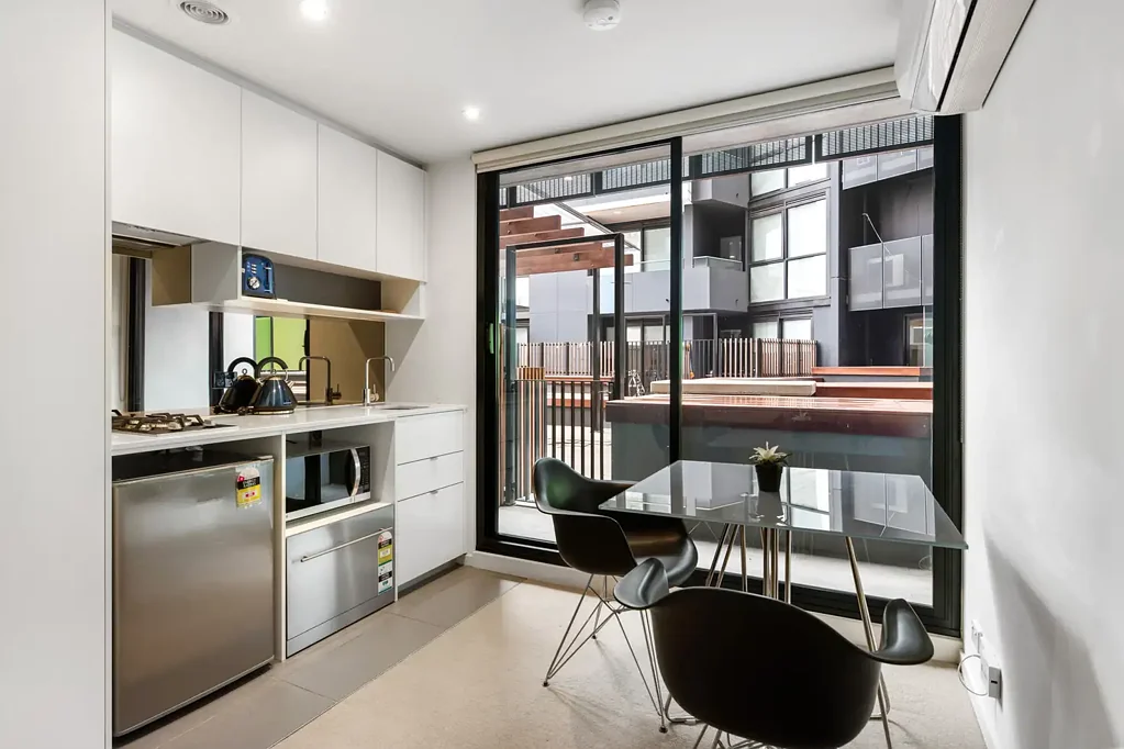 FULLY FURNISHED ONE BEDROOM APARTMENT