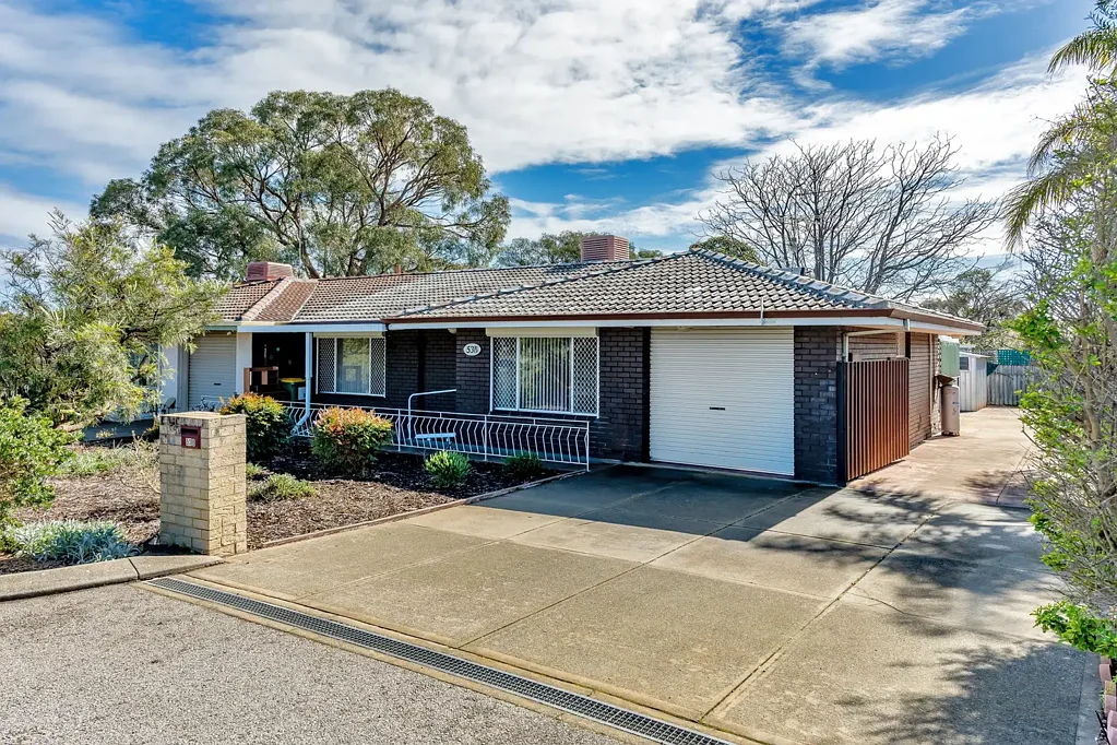 Mandurah 2房  Spacious 2-Bedroom Home with Drive-Through Access to Back Yard