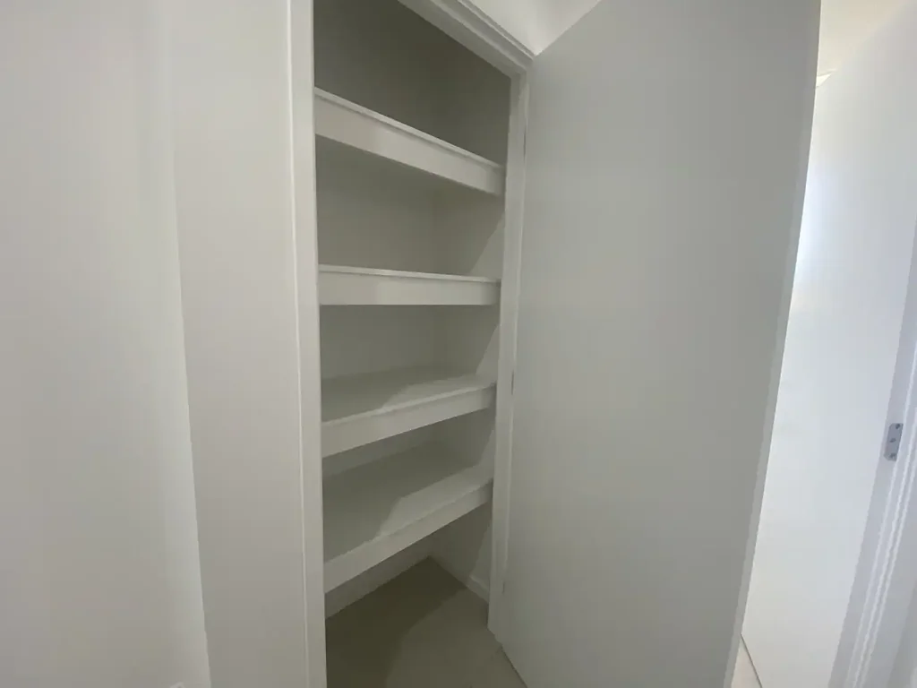 Nearly new double store house with 5 large bedroom