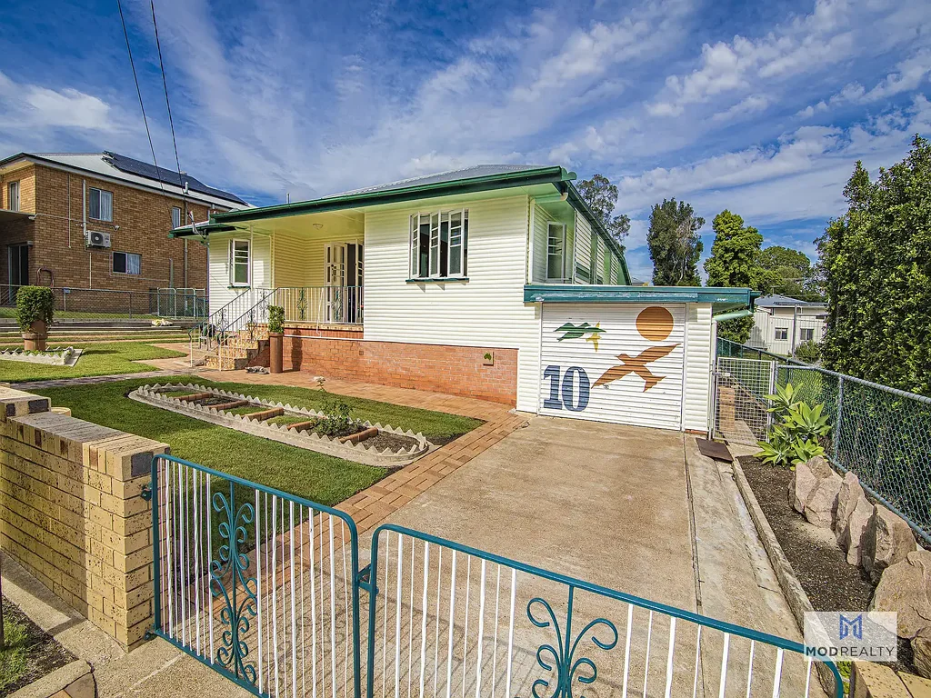 Bundamba 3房 宽敞809m²地块 高地地势优越 三卧加书房 独立客餐区 现代厨房设备 大型休闲空间 双车道车库 巨大棚屋空间 户外娱乐丰富 园艺设施齐全 WELL PRESENTED 3 BED PLUS STUDY HOME – 809 M2 BLOCK – 7 CAR ACCOMMODATION