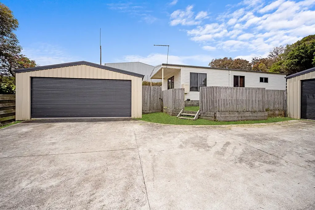 Warrnambool 2房  Neat, Further Potential and Large Double Garage