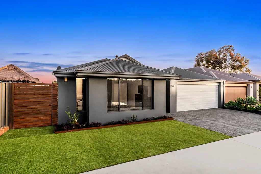 4 Cloutt Lane, Piara Waters, WA 6112