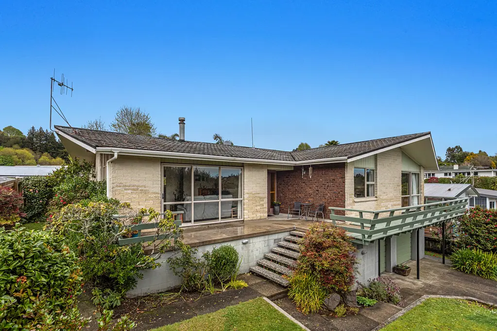 Whakatane 4 Bedroom Entry Level Gem on the Hill