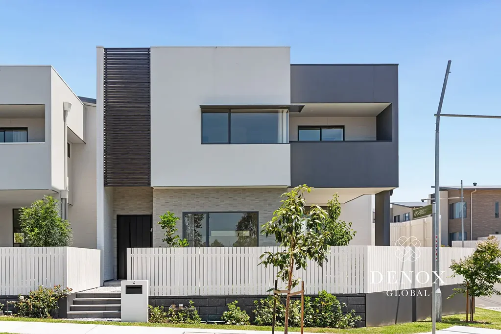 Golf-Course Facing Double-Storey Expansive Terrace