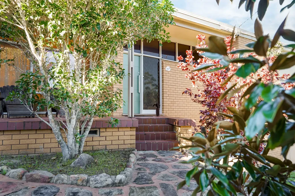 Oatley 3房 宁静的家庭住宅，具有翻新潜力 Peaceful Family Home with Renovation Potential