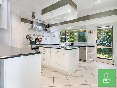 18 Esplanade, Tin Can Bay, QLD 4580, 4 Schlafzimmer, 5 Badezimmer, House
