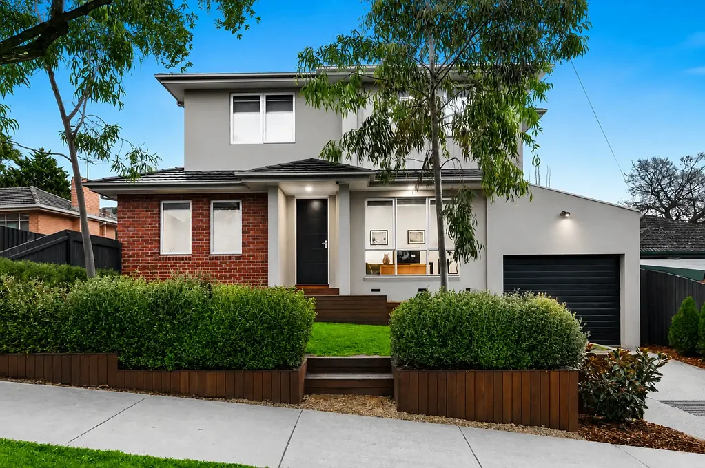 STYLISH & SPACIOUS LIVING IN THE HEART OF BURWOOD