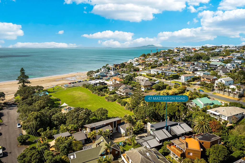 Rothesay Bay 5Moenga Sublime Family Home | Views & Exceptional Garaging