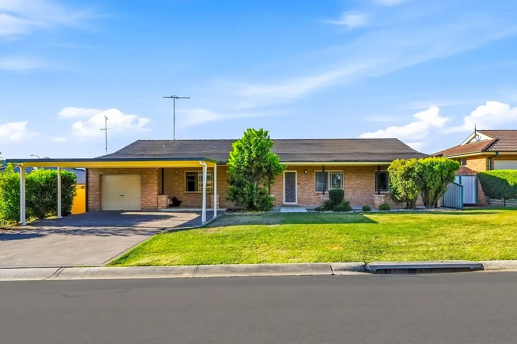 Glenmore Park 3 Bedroom 749sqm in Stage 1.