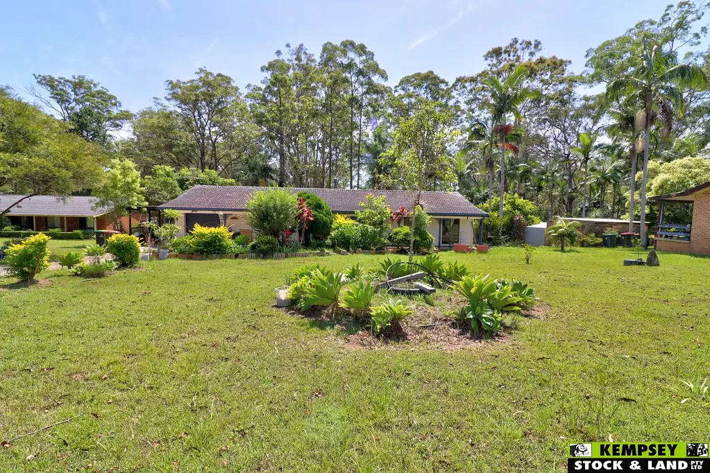 15 Hillview Dr, Yarravel, NSW 2440