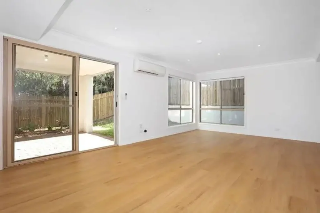 Biggera Waters 3部屋 A Beautifully Renovated Townhouse with Seamless Indoor-Outdoor Living – The Perfect Year-Round Entertainer!
