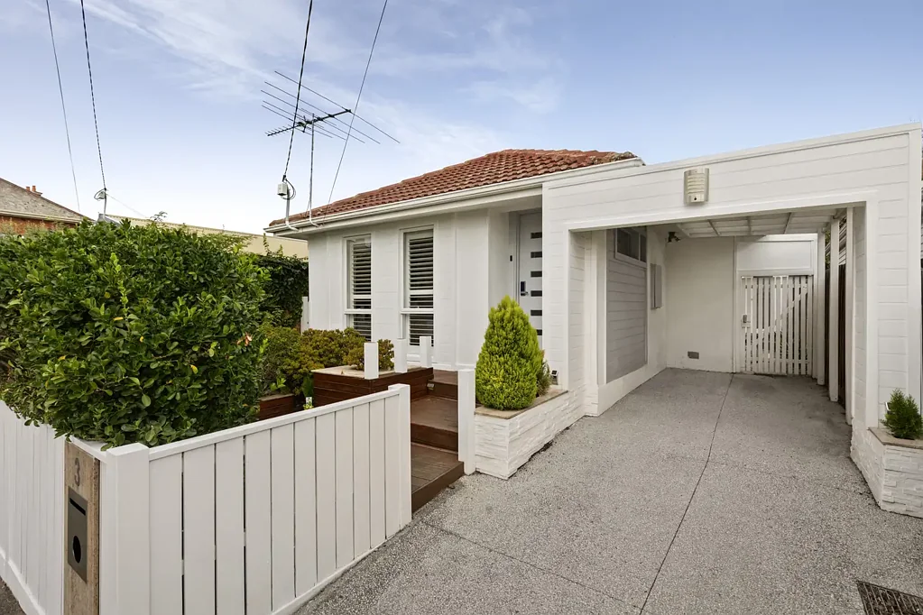 Williamstown 3ਬੈੱਡਰੂਮ Sale By Set Date Thursday 11th June at 3:00pm
