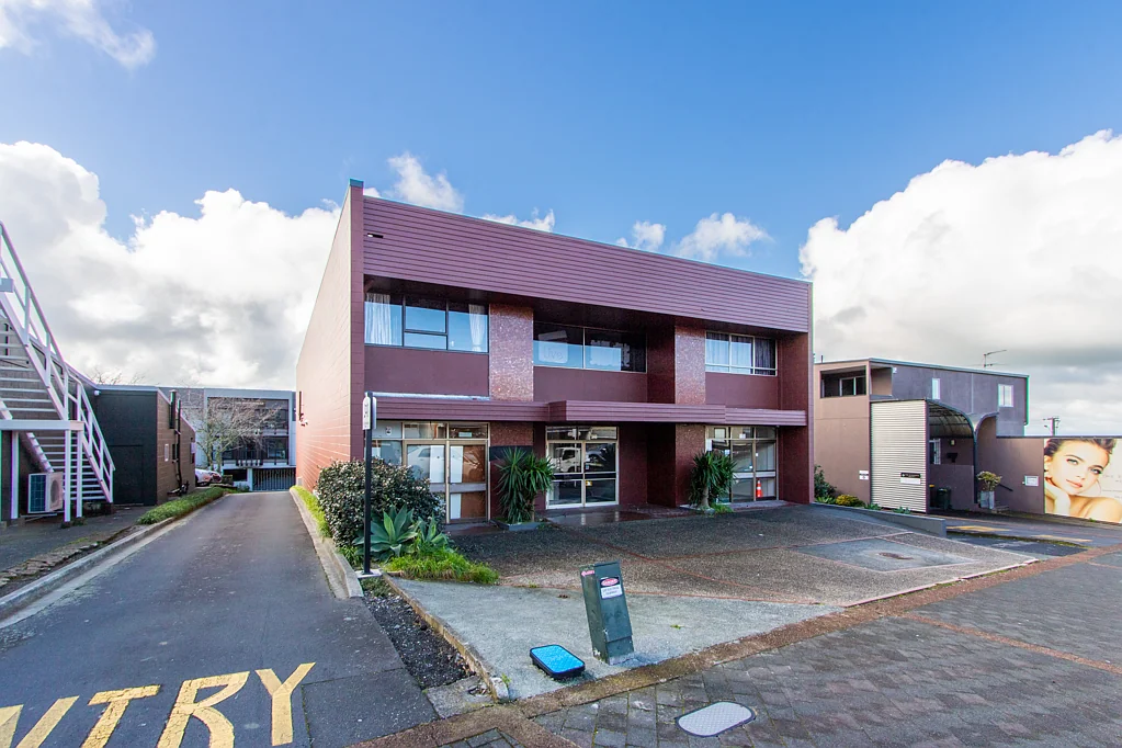 Birkenhead  Character Retail on Hinemoa