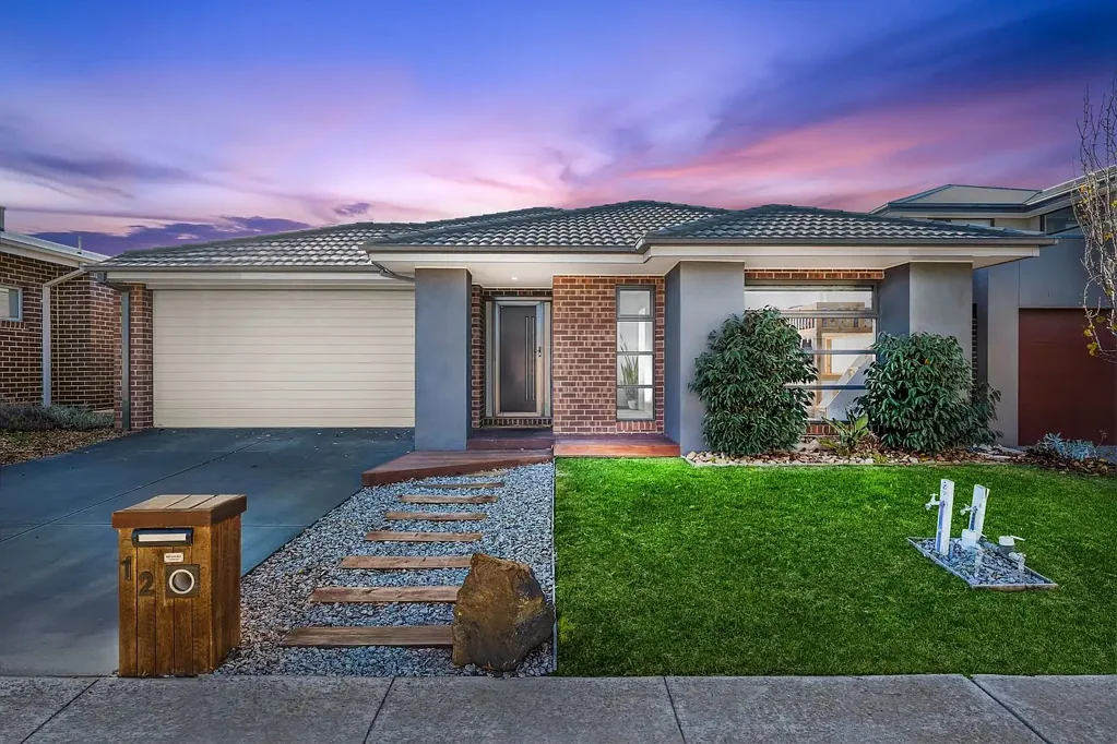 Mount Duneed 4 Bedroom Light, Bright Abode
