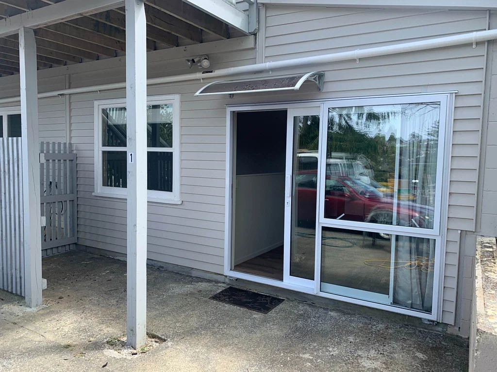 STUDIO UNIT IN BIRKDALE
